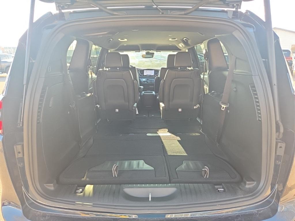 used 2025 Chrysler Pacifica car, priced at $35,500