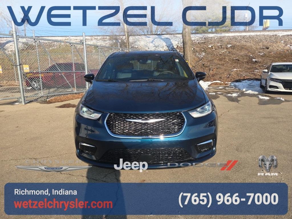 used 2025 Chrysler Pacifica car, priced at $35,500