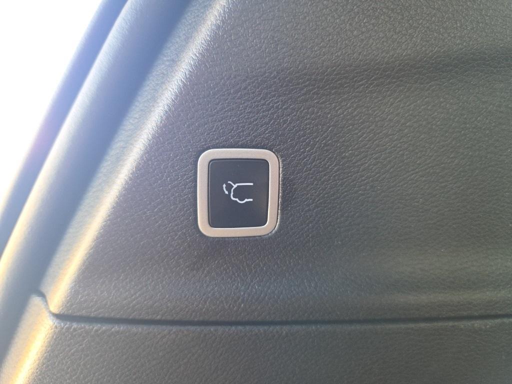 used 2025 Chrysler Pacifica car, priced at $35,500