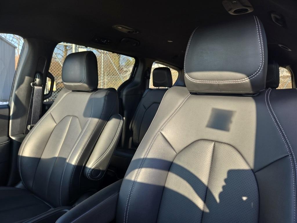 used 2025 Chrysler Pacifica car, priced at $35,500
