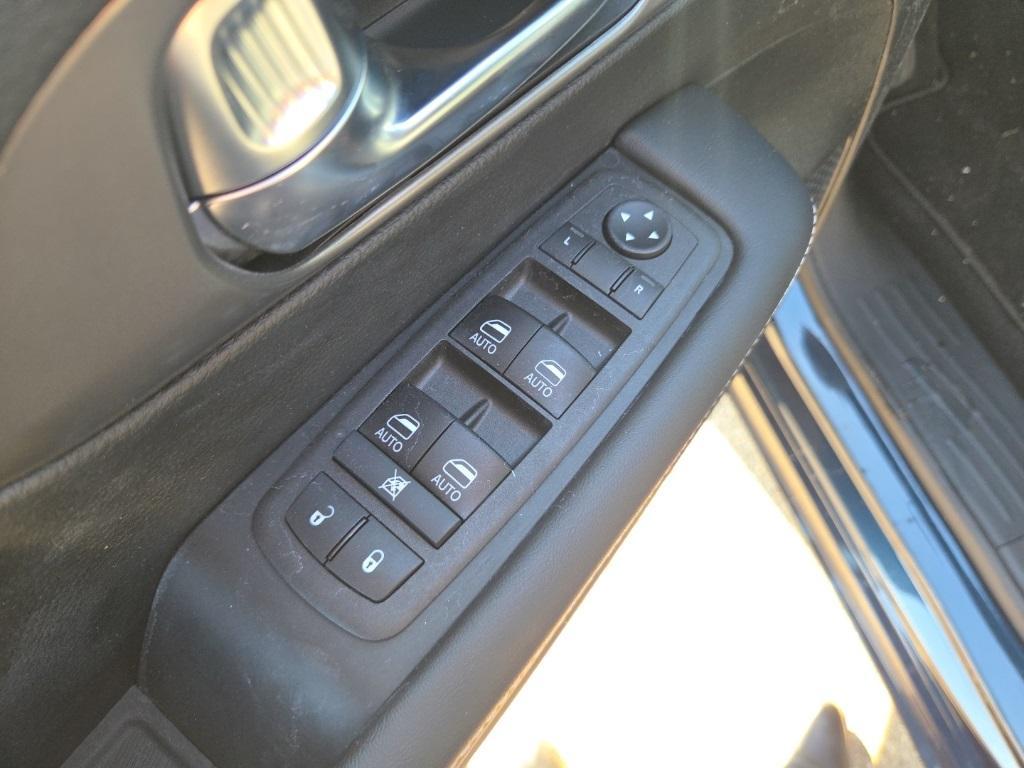 used 2025 Chrysler Pacifica car, priced at $35,500