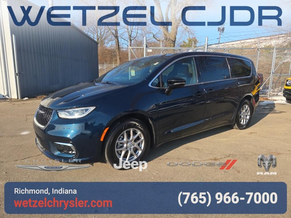 used 2025 Chrysler Pacifica car, priced at $35,500