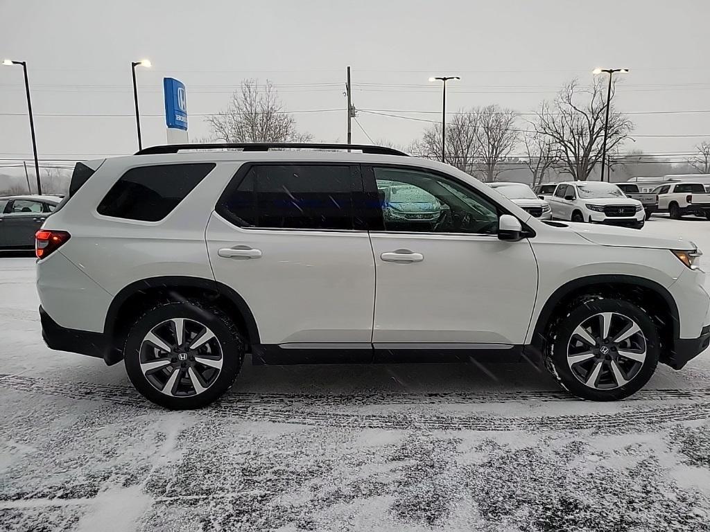 new 2025 Honda Pilot car, priced at $51,505