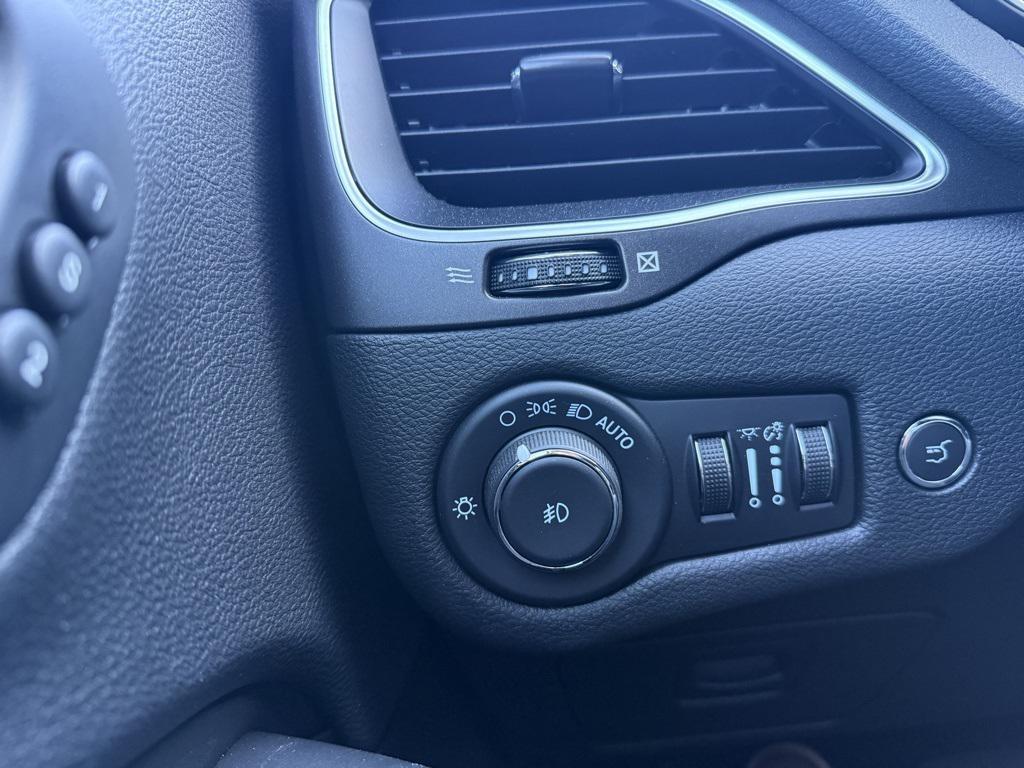 used 2022 Jeep Cherokee car, priced at $24,799