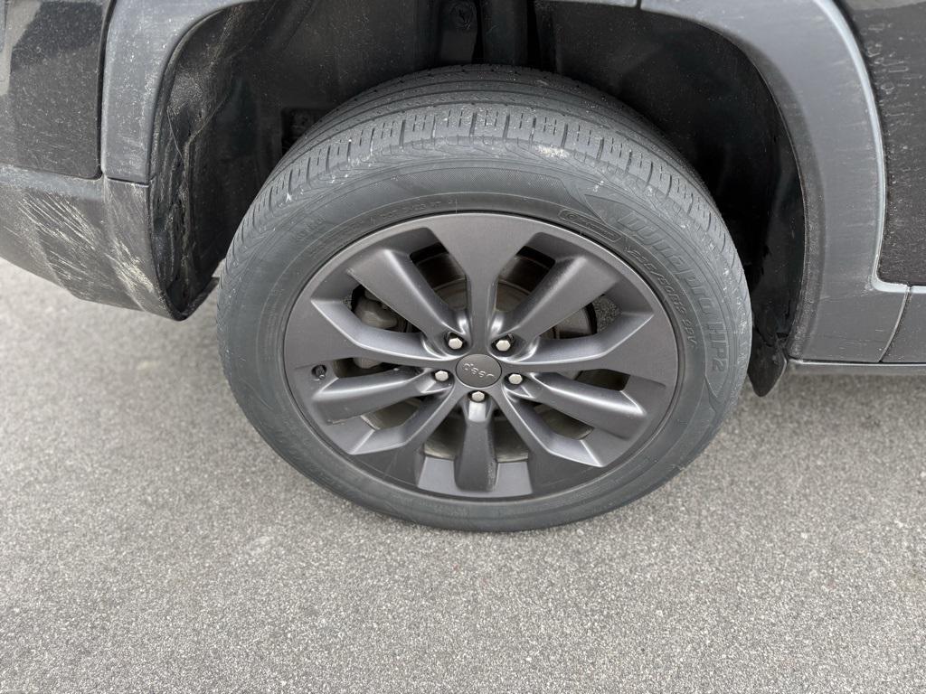 used 2021 Jeep Cherokee car, priced at $20,499