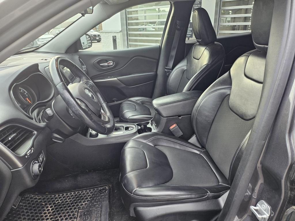 used 2019 Jeep Cherokee car