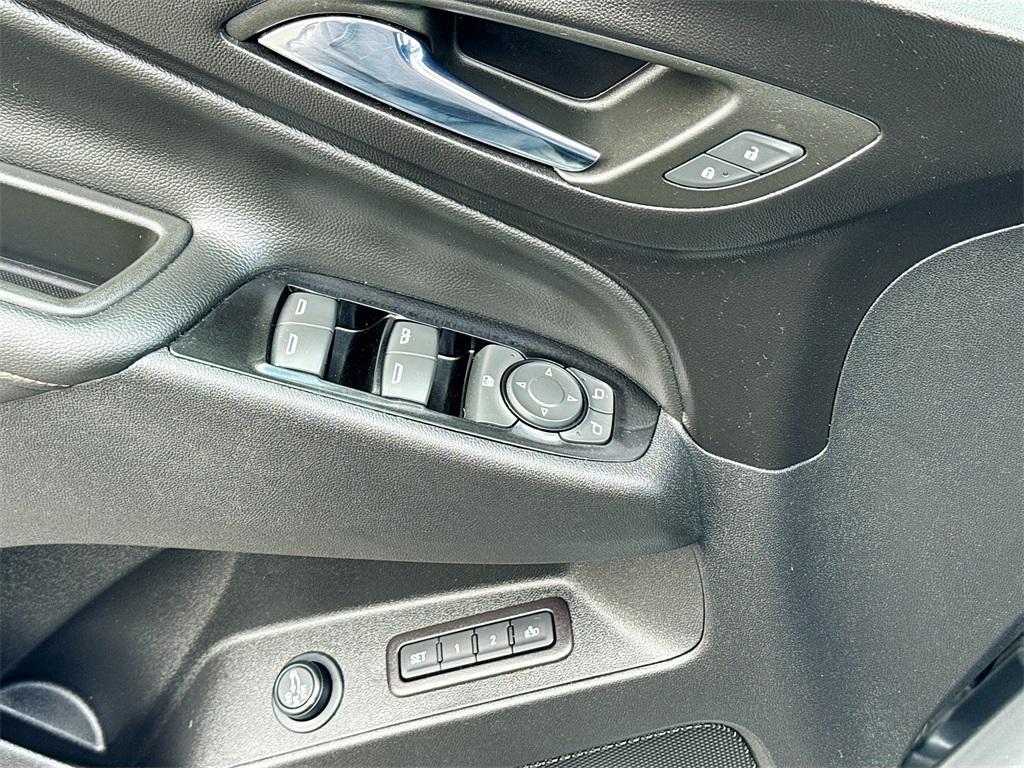 used 2023 Chevrolet Equinox car, priced at $27,406