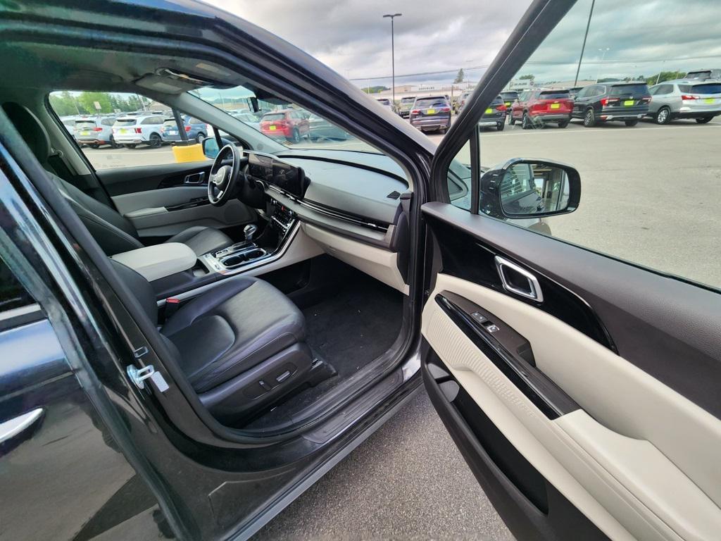 used 2023 Kia Carnival car, priced at $34,299