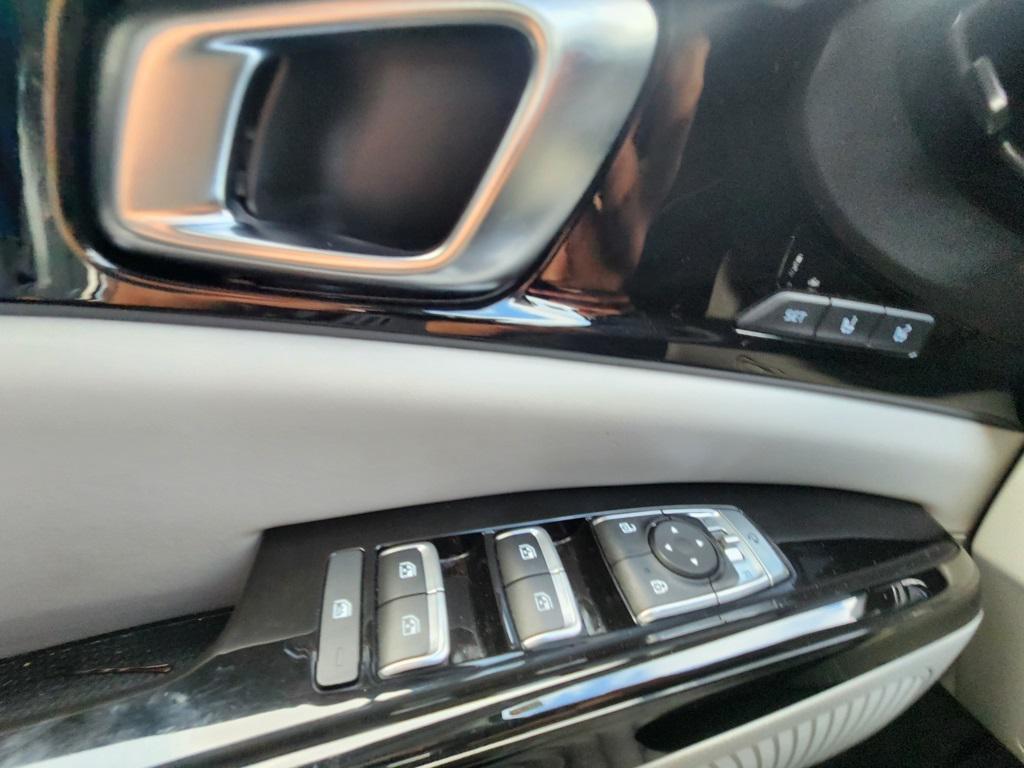 used 2023 Kia Carnival car, priced at $34,299
