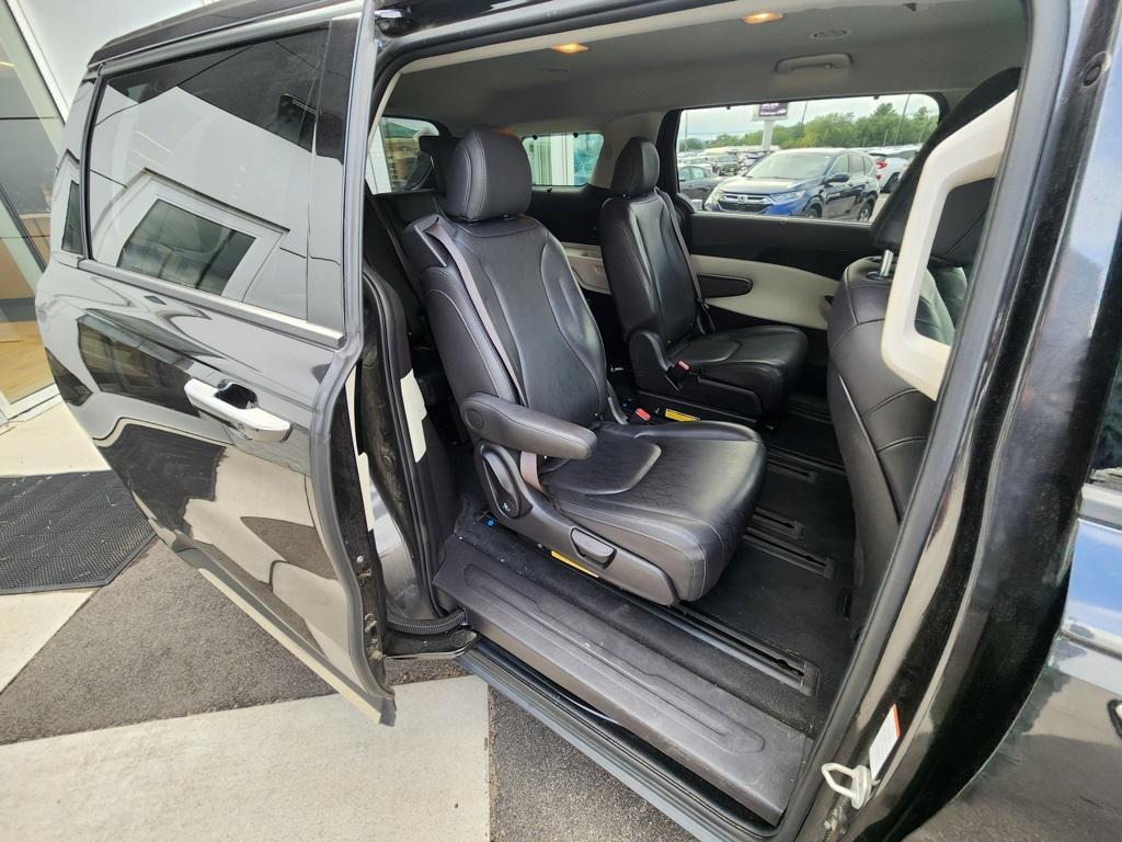 used 2023 Kia Carnival car, priced at $34,299