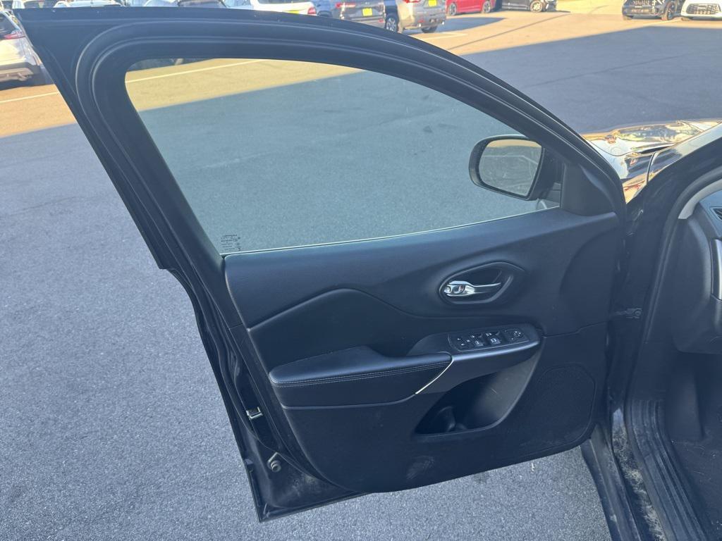 used 2019 Jeep Cherokee car, priced at $16,467