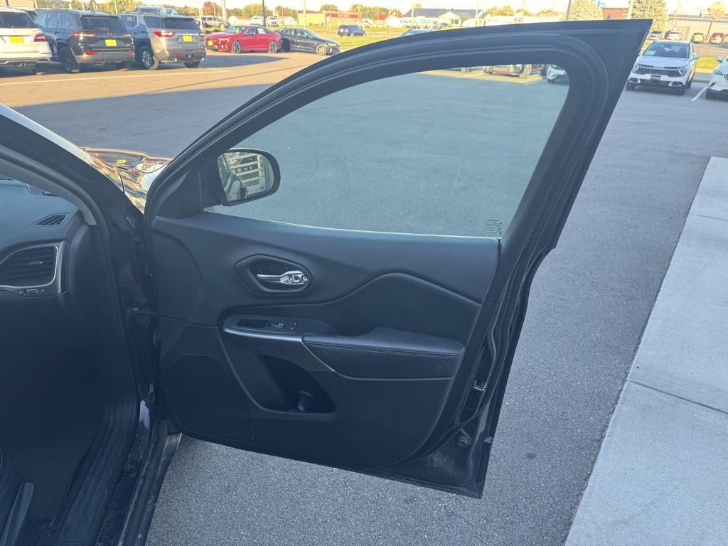 used 2019 Jeep Cherokee car, priced at $16,467