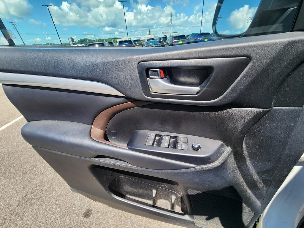 used 2018 Toyota Highlander car, priced at $22,901