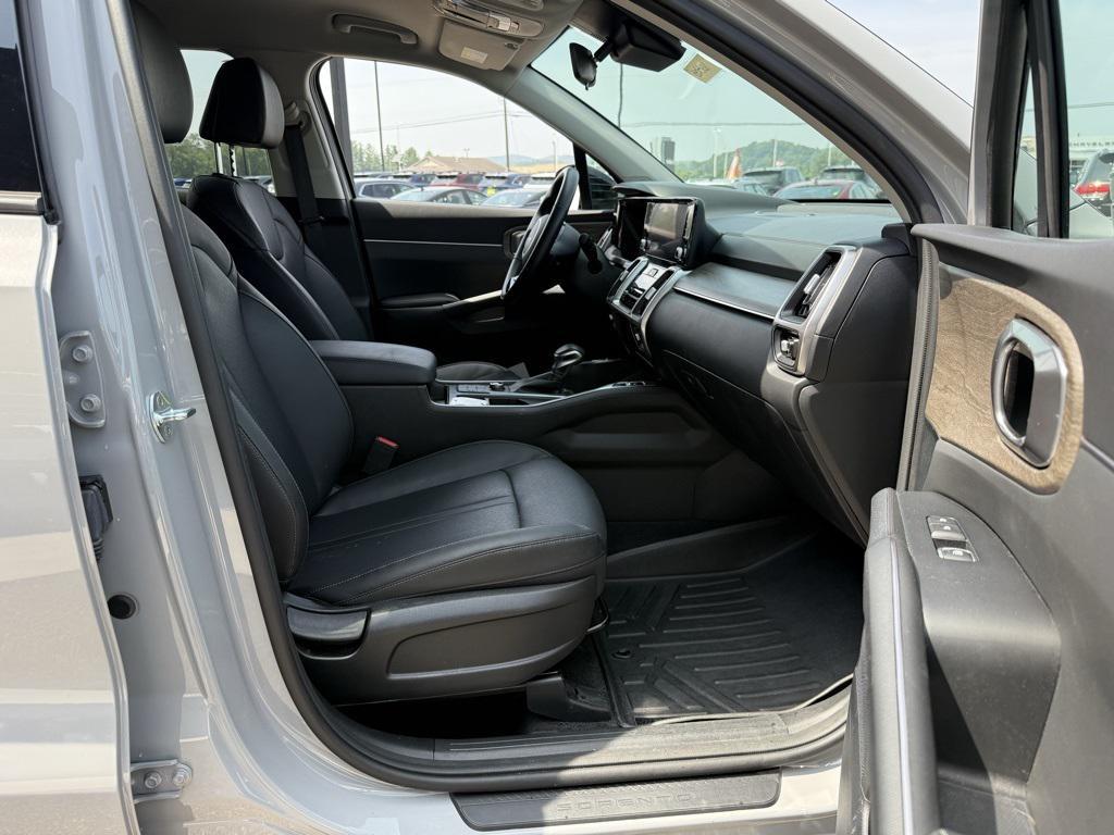 used 2022 Kia Sorento car, priced at $29,594