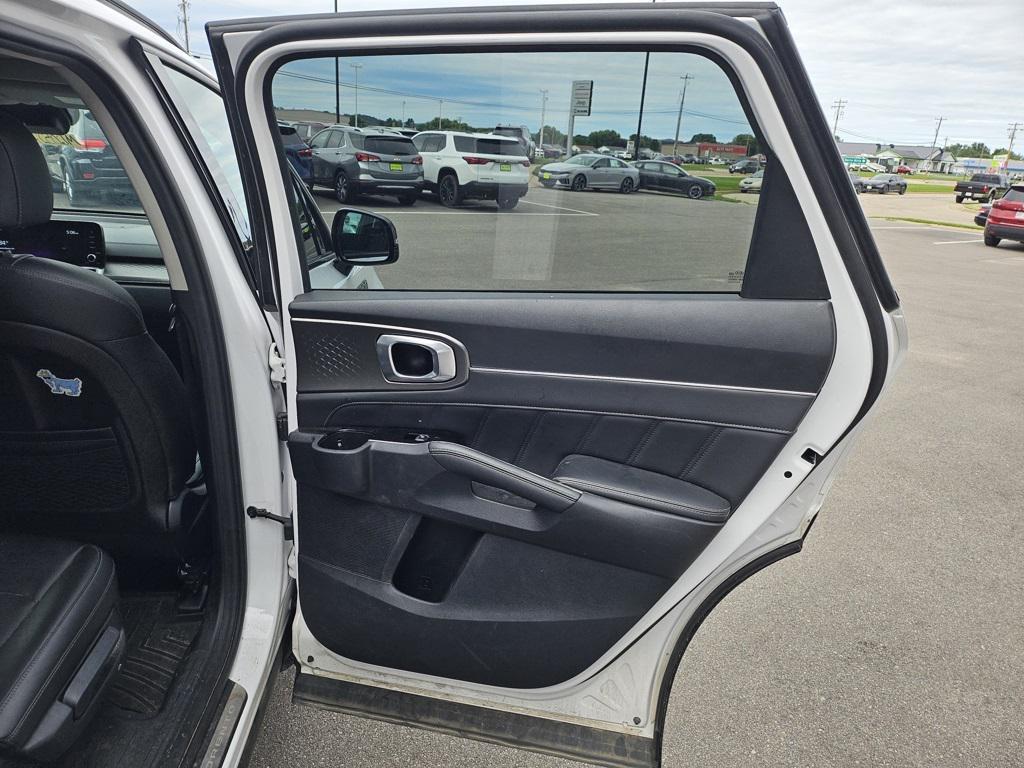 used 2021 Kia Sorento car, priced at $23,372