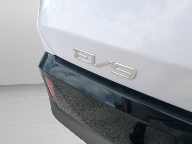 new 2026 Kia EV9 car, priced at $68,051