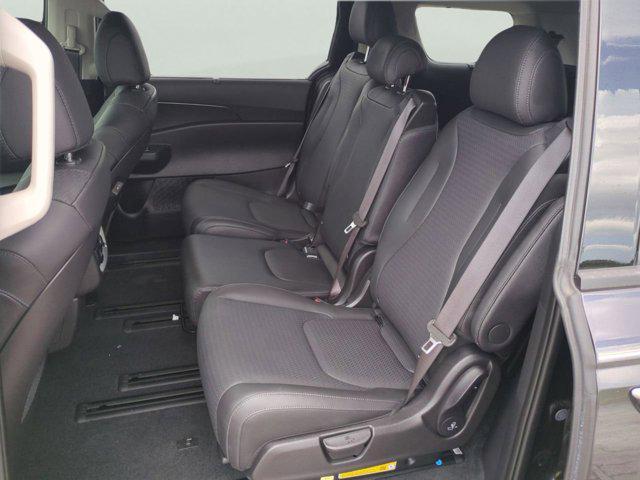 new 2025 Kia Carnival Hybrid car, priced at $50,636
