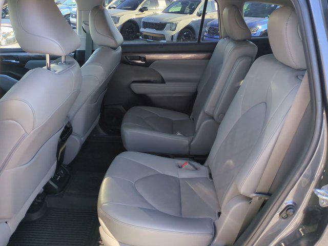 used 2021 Toyota Highlander Hybrid car, priced at $35,695