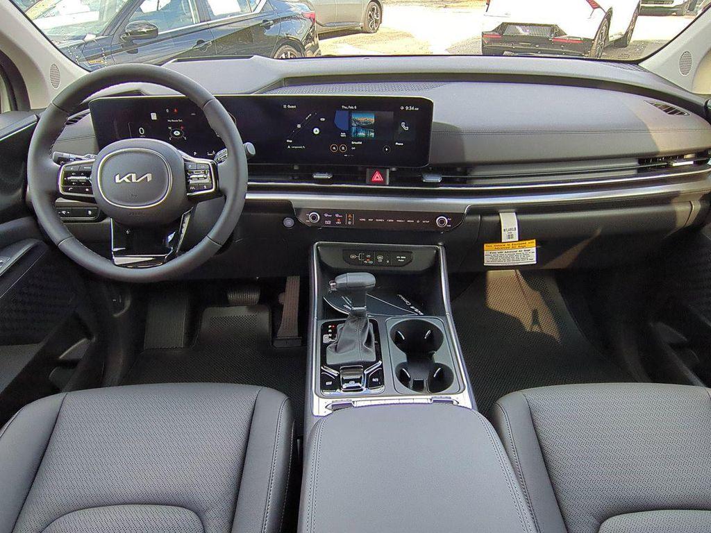 new 2025 Kia Carnival car, priced at $52,600