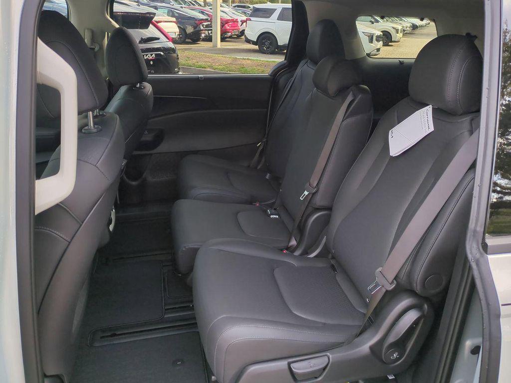 new 2025 Kia Carnival car, priced at $52,600