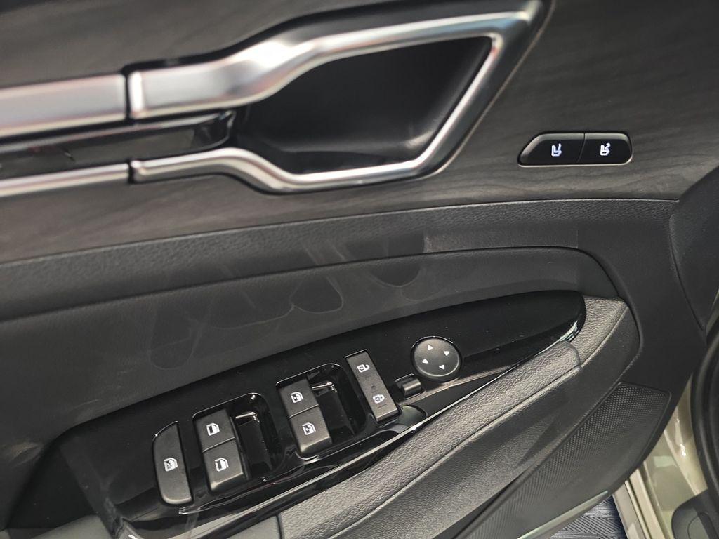 new 2025 Kia Sportage Plug-In Hybrid car, priced at $38,392