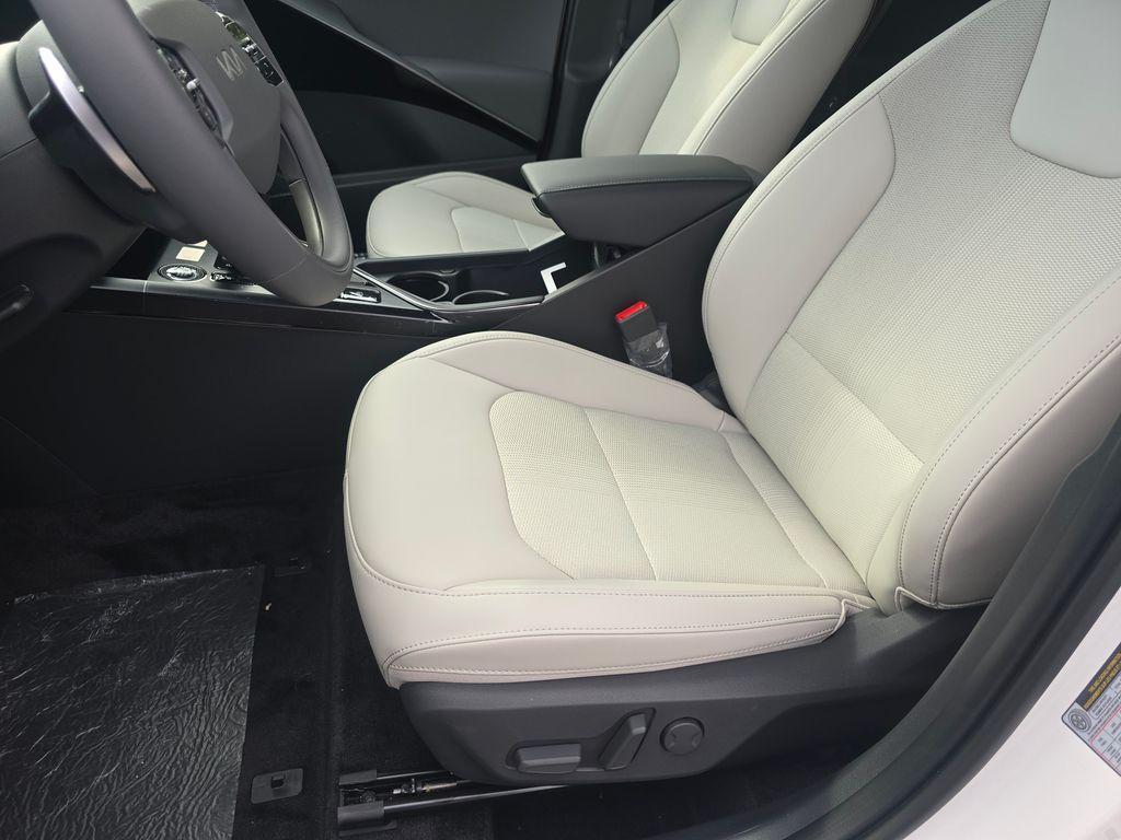 new 2025 Kia Niro car, priced at $25,760