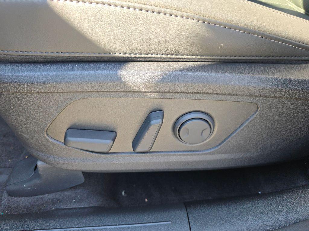 new 2026 Kia Sorento car, priced at $33,137