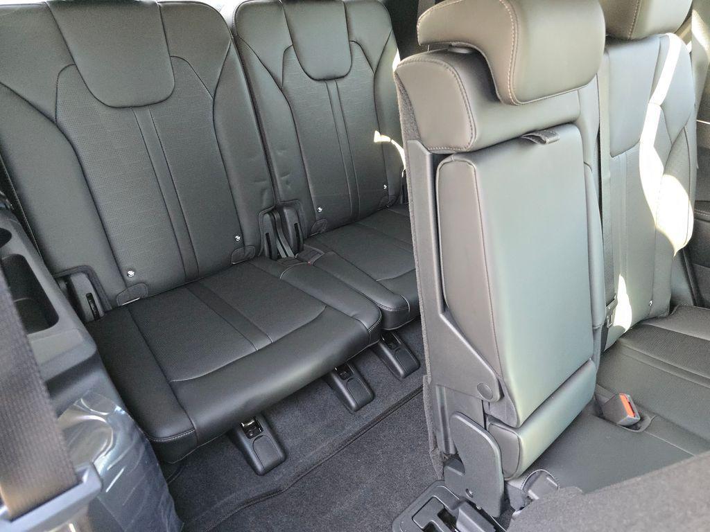 new 2026 Kia Sorento car, priced at $33,137