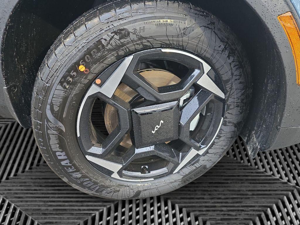 new 2026 Kia Sportage Hybrid car, priced at $32,701