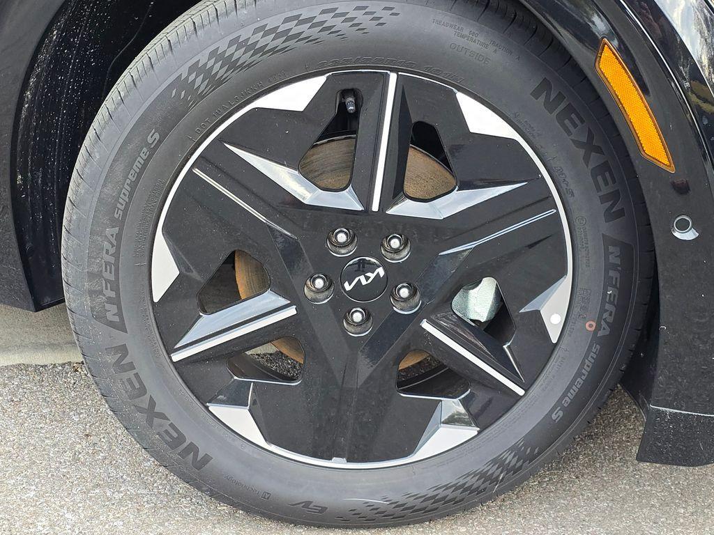 new 2025 Kia EV6 car, priced at $41,807