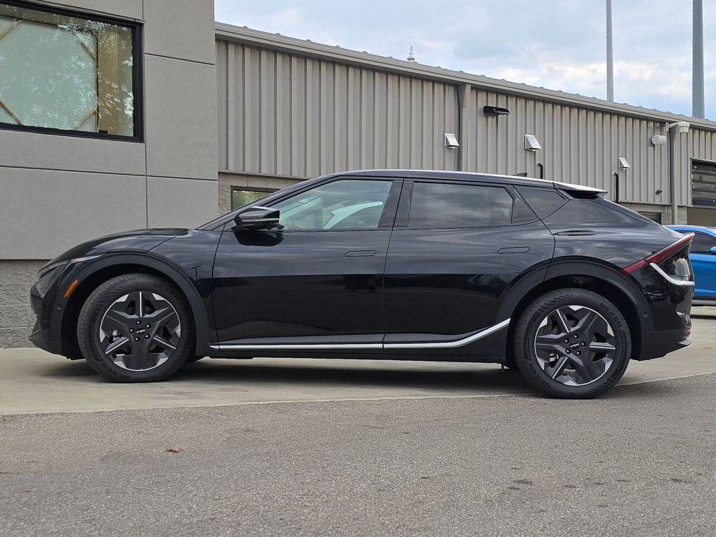new 2025 Kia EV6 car, priced at $39,195