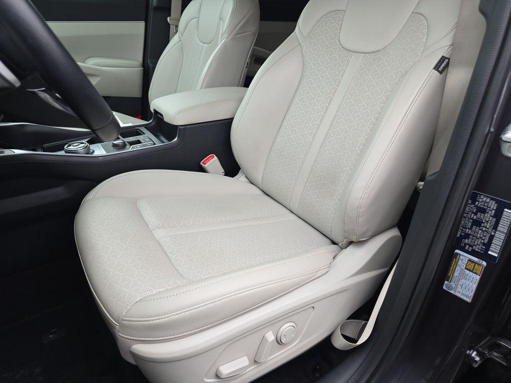 used 2024 Kia Sorento Hybrid car, priced at $29,920