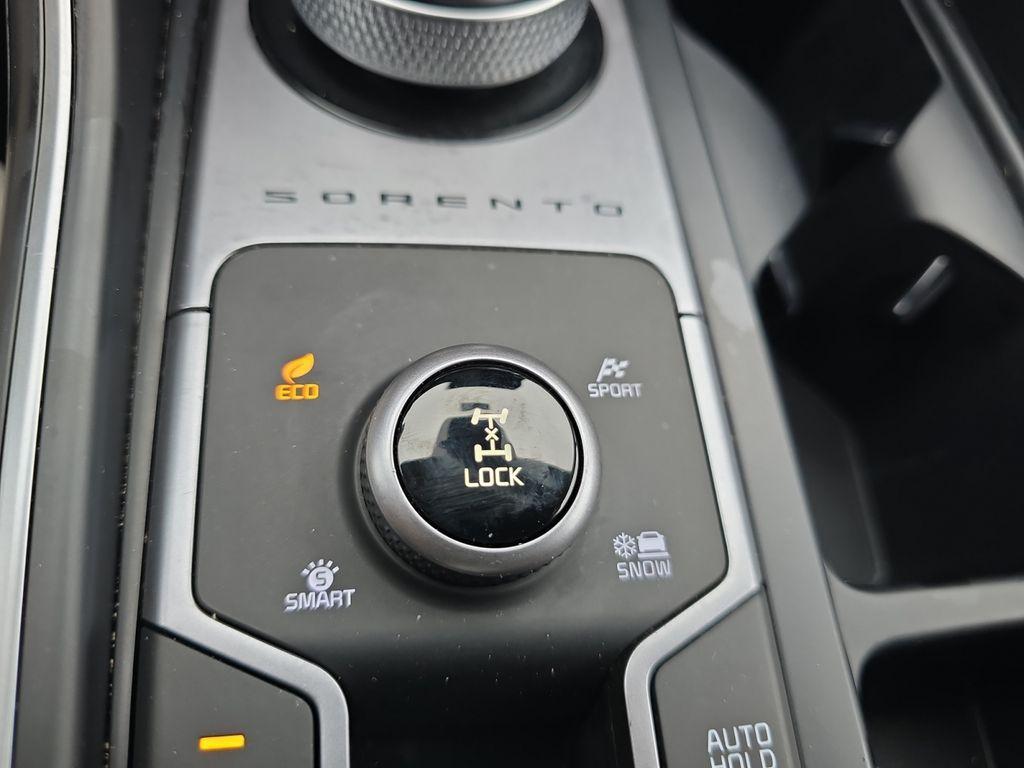 used 2024 Kia Sorento Hybrid car, priced at $29,920