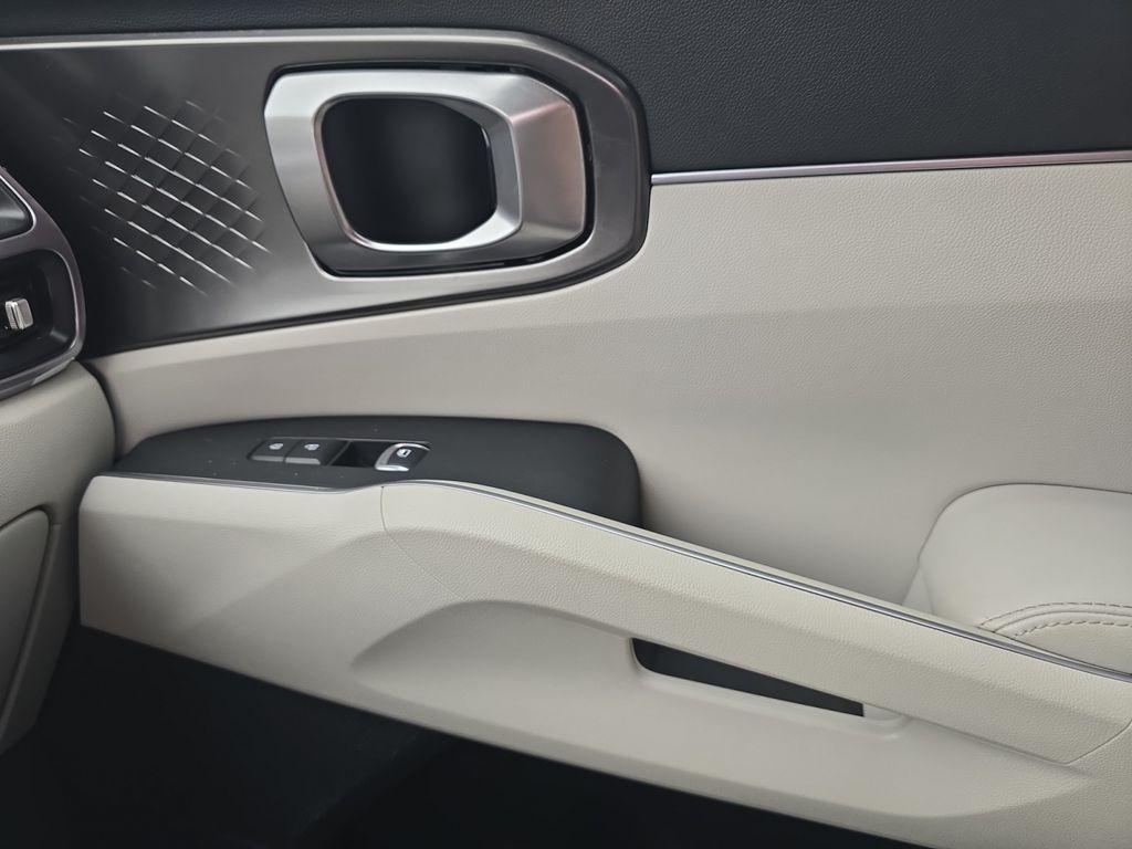 used 2024 Kia Sorento Hybrid car, priced at $29,920