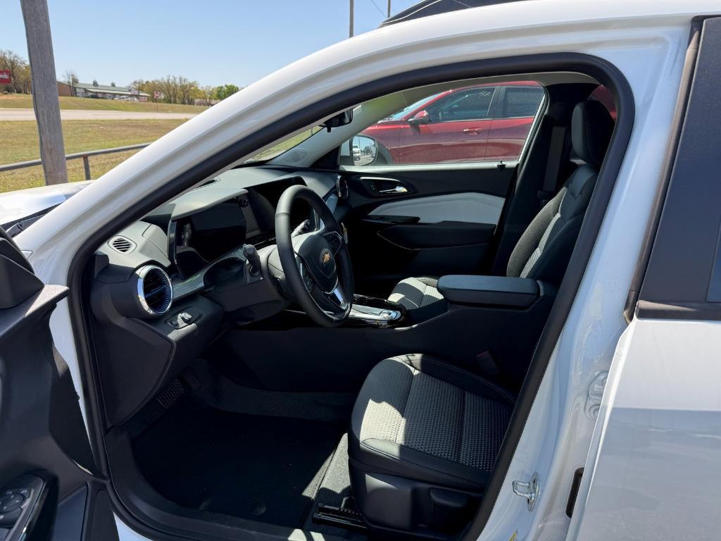 new 2025 Chevrolet Trax car, priced at $24,924