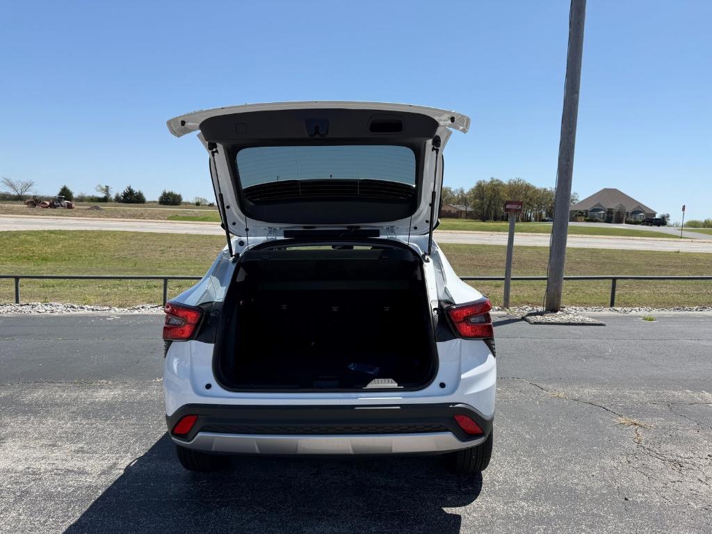 new 2025 Chevrolet Trax car, priced at $24,924