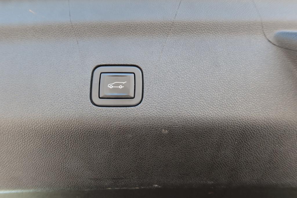 used 2021 GMC Yukon car, priced at $46,915