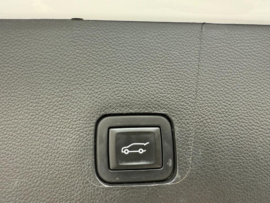 used 2020 Chevrolet Traverse car, priced at $19,690