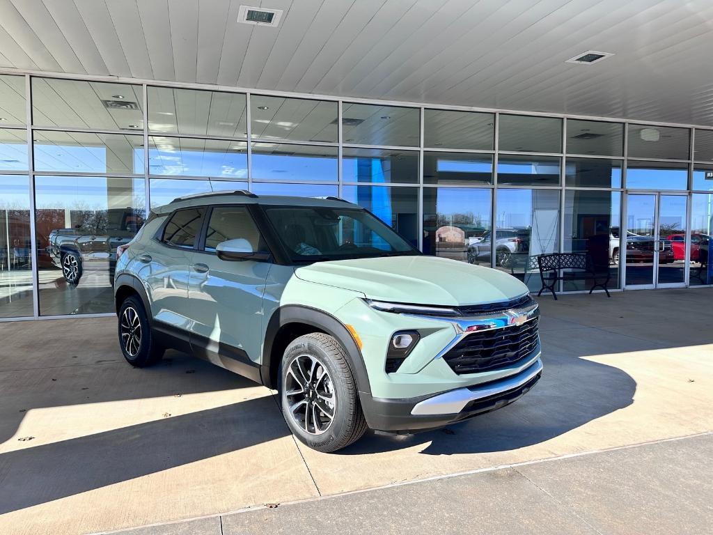 new 2025 Chevrolet TrailBlazer car, priced at $28,033