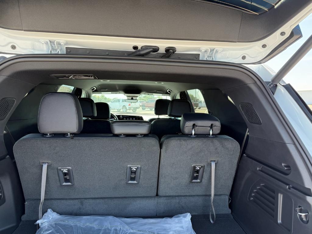 new 2026 Chevrolet Traverse car, priced at $45,275