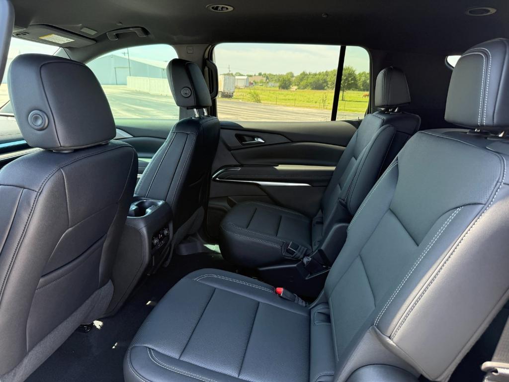 new 2026 Chevrolet Traverse car, priced at $45,275