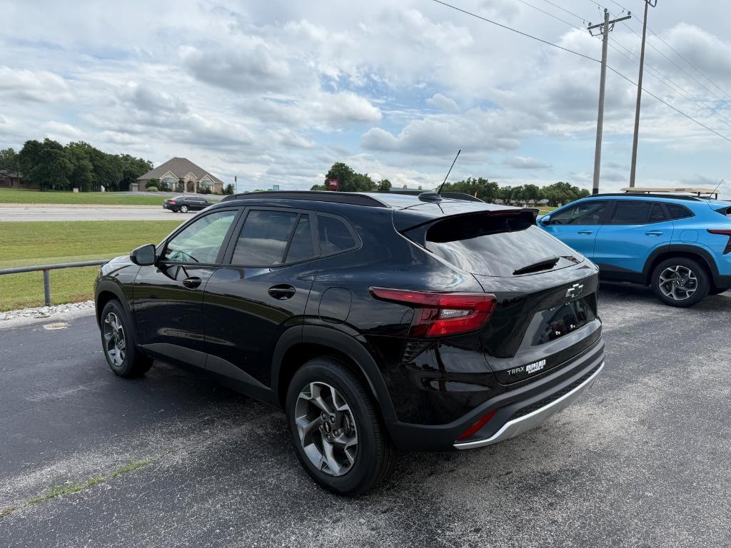 new 2025 Chevrolet Trax car, priced at $25,910