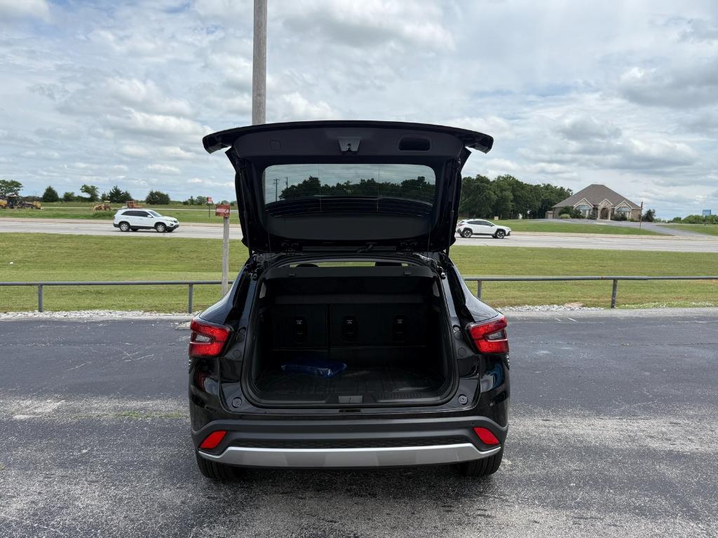 new 2025 Chevrolet Trax car, priced at $25,910