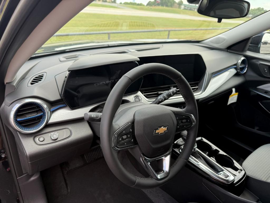 new 2025 Chevrolet Trax car, priced at $25,910