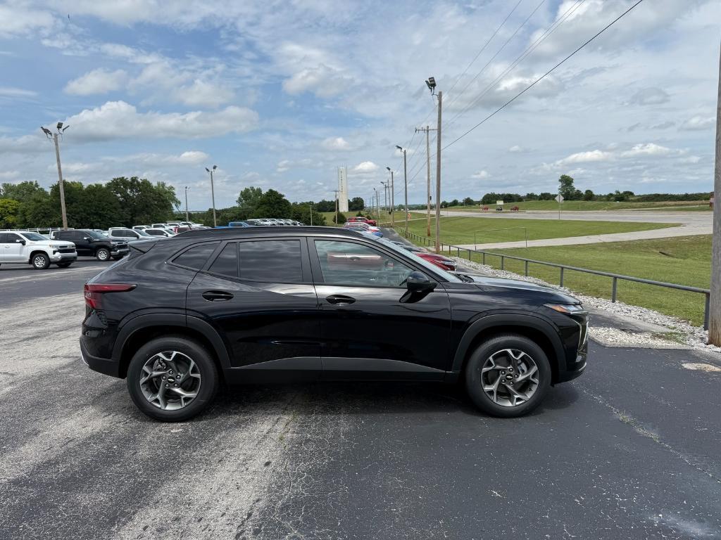 new 2025 Chevrolet Trax car, priced at $25,910