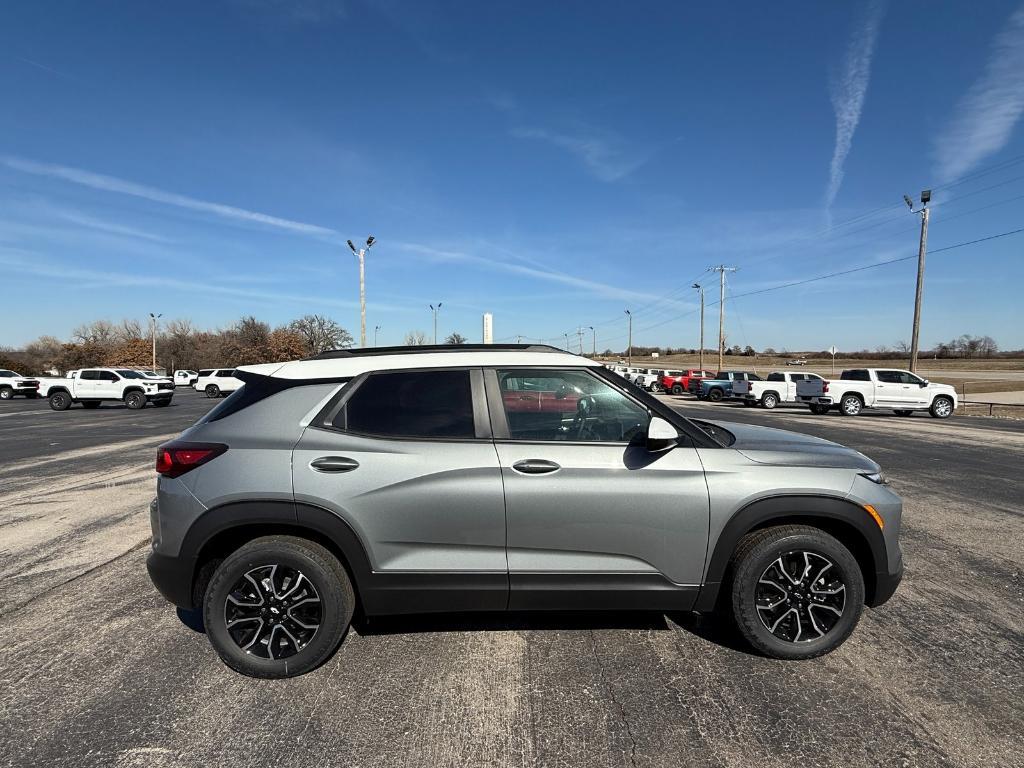 new 2025 Chevrolet TrailBlazer car, priced at $30,379