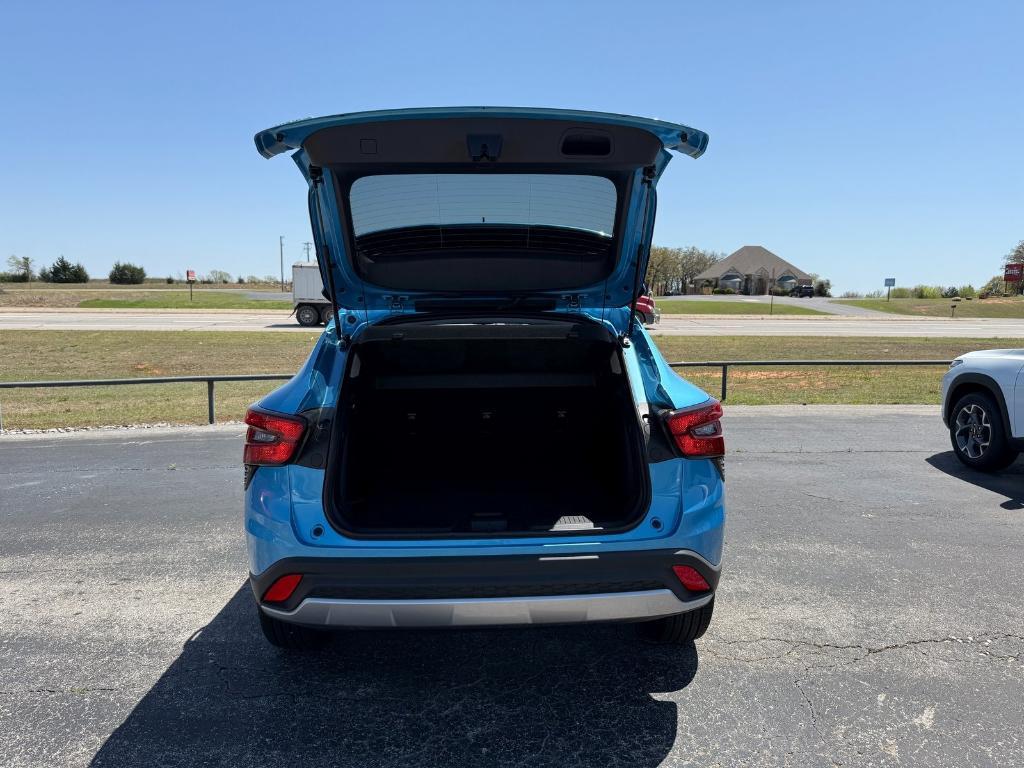 new 2025 Chevrolet Trax car, priced at $25,727