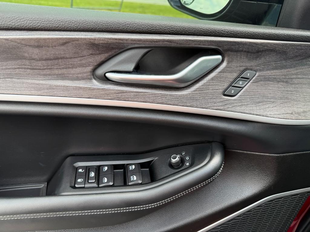 used 2022 Jeep Grand Cherokee car, priced at $31,976