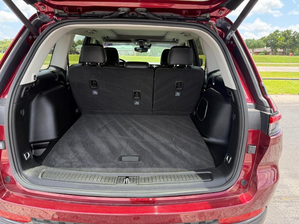 used 2022 Jeep Grand Cherokee car, priced at $31,976