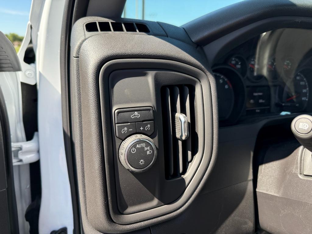 new 2025 Chevrolet Silverado 1500 car, priced at $35,752
